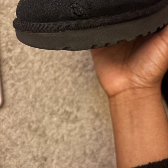 Size 8 Black Mini Uggs - Picture 4 of 4